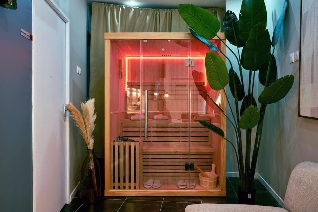 Versailles Jacuzzi - Sauna - Rdc 2 Ngoại thất bức ảnh