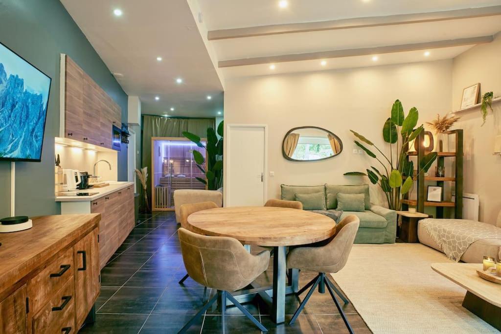 Versailles Jacuzzi - Sauna - Rdc 2 Ngoại thất bức ảnh