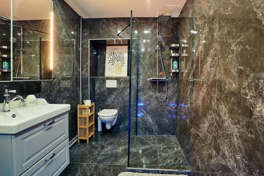 Versailles Jacuzzi - Sauna - Rdc 2 Ngoại thất bức ảnh